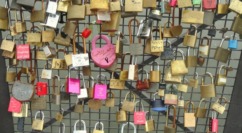 Bridge of Love Helsinki Finlandia /by WIKIMEDIA
